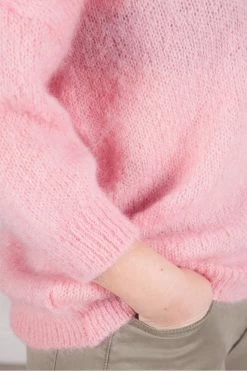 Maison Anje Lerecif Mohair V Neck Knit In Berlingo Pink
